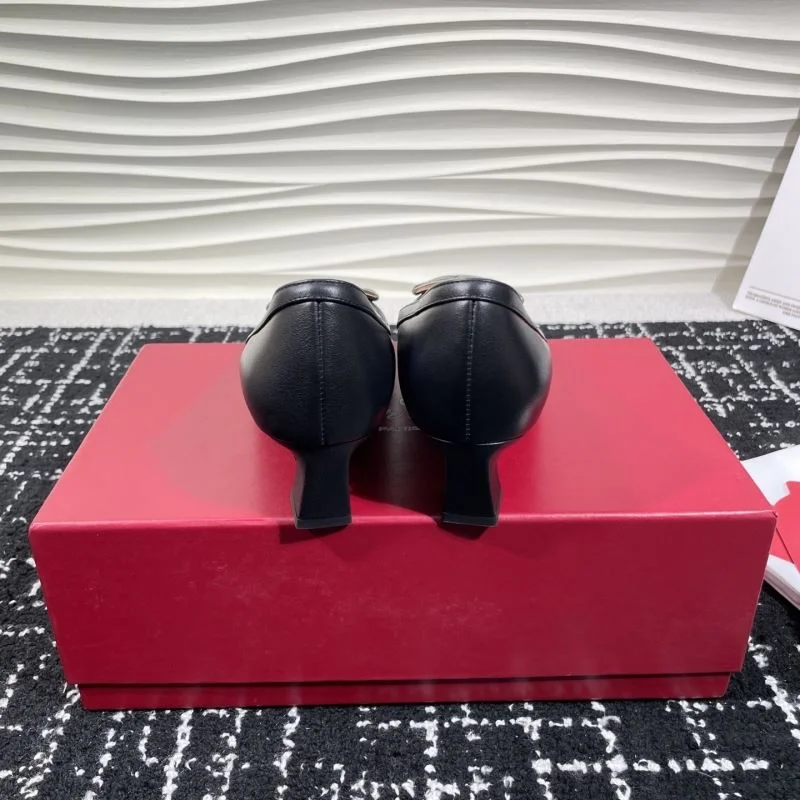 Comfortable Roger Vivier Shoes 8949
