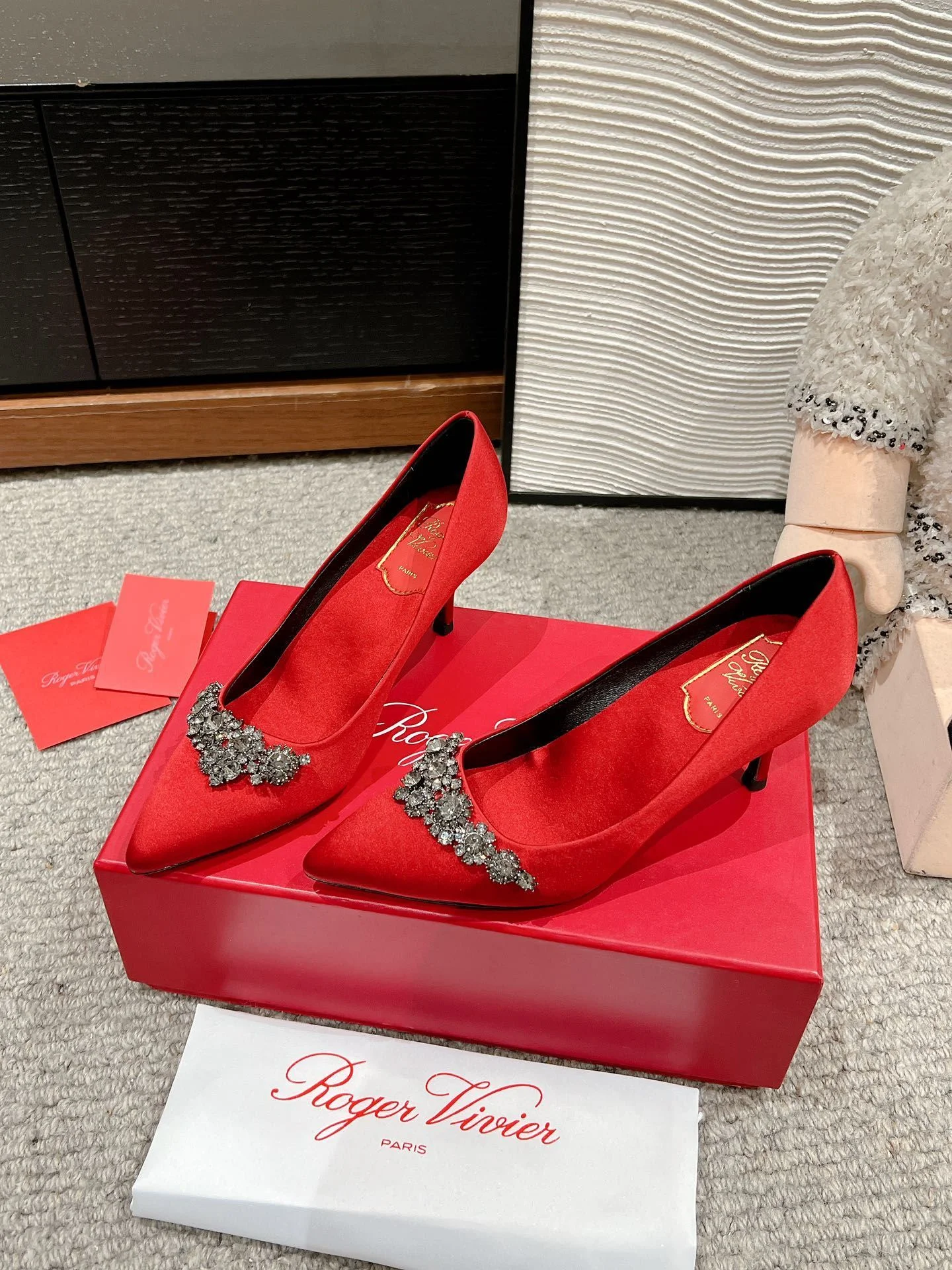 OnTrend Roger Vivier Shoes 5886