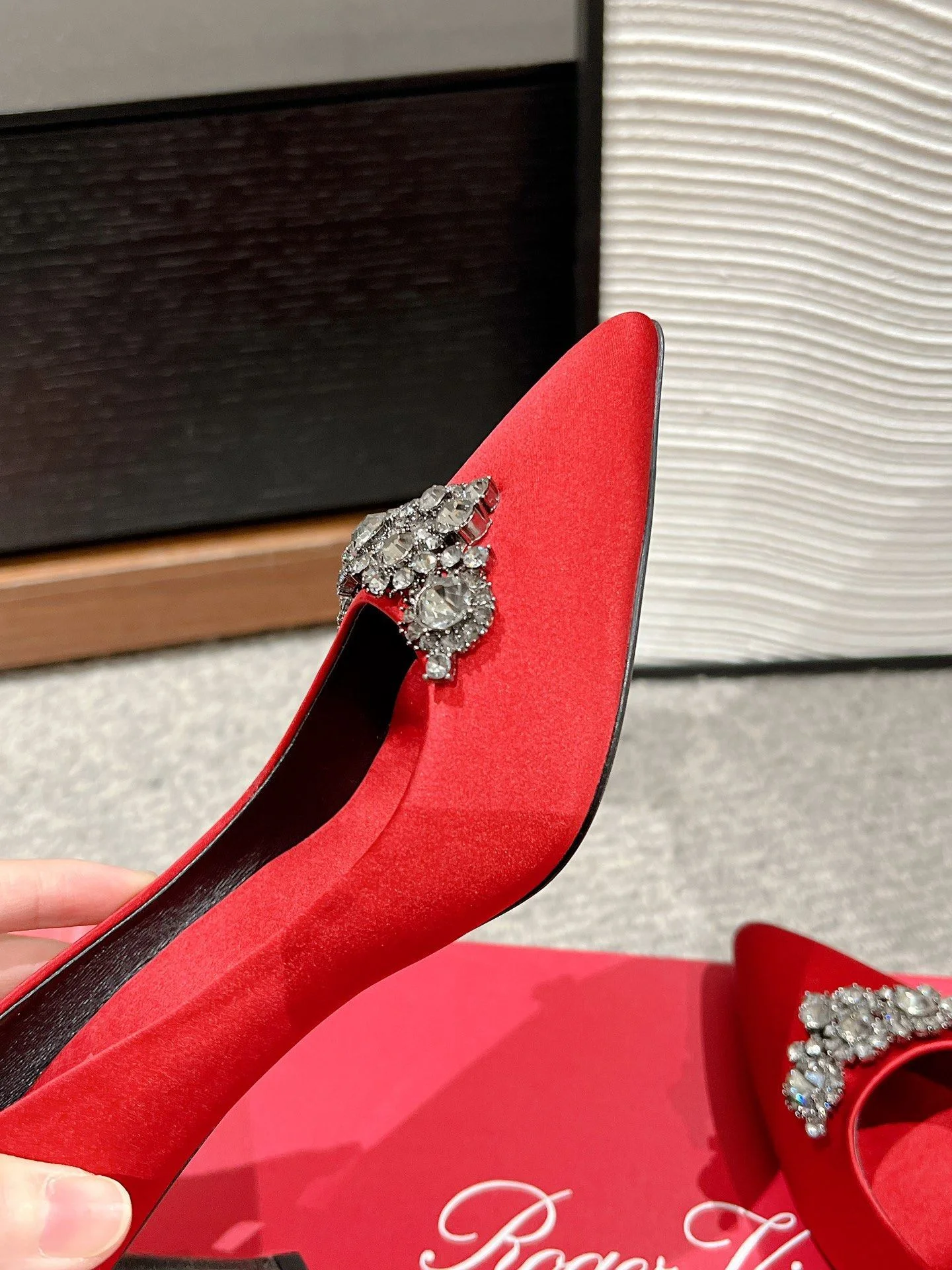 OnTrend Roger Vivier Shoes 5886