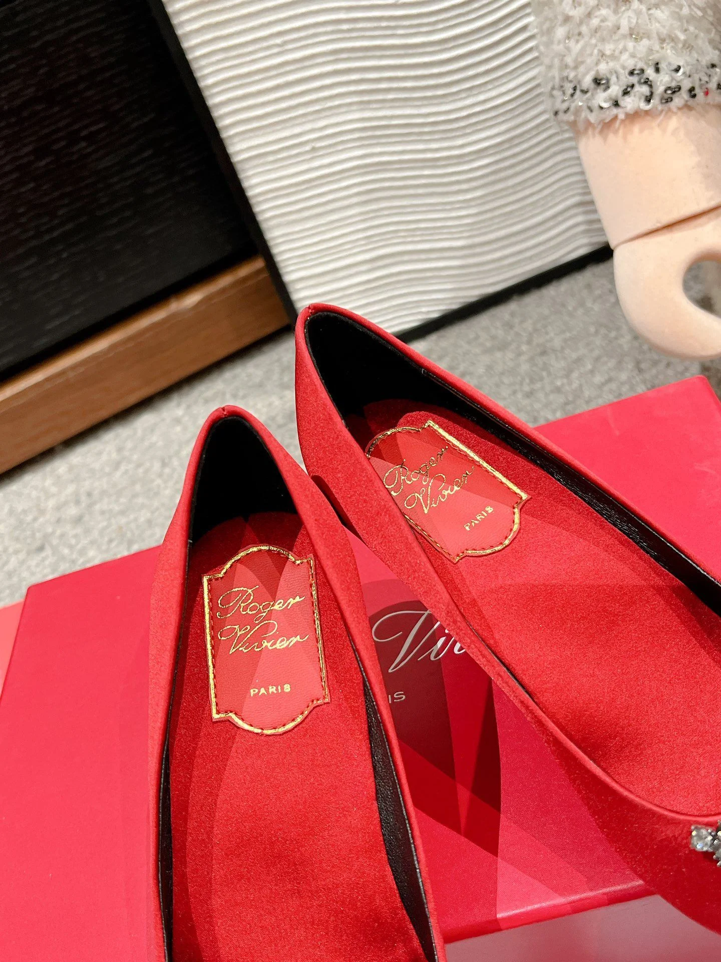 OnTrend Roger Vivier Shoes 5886