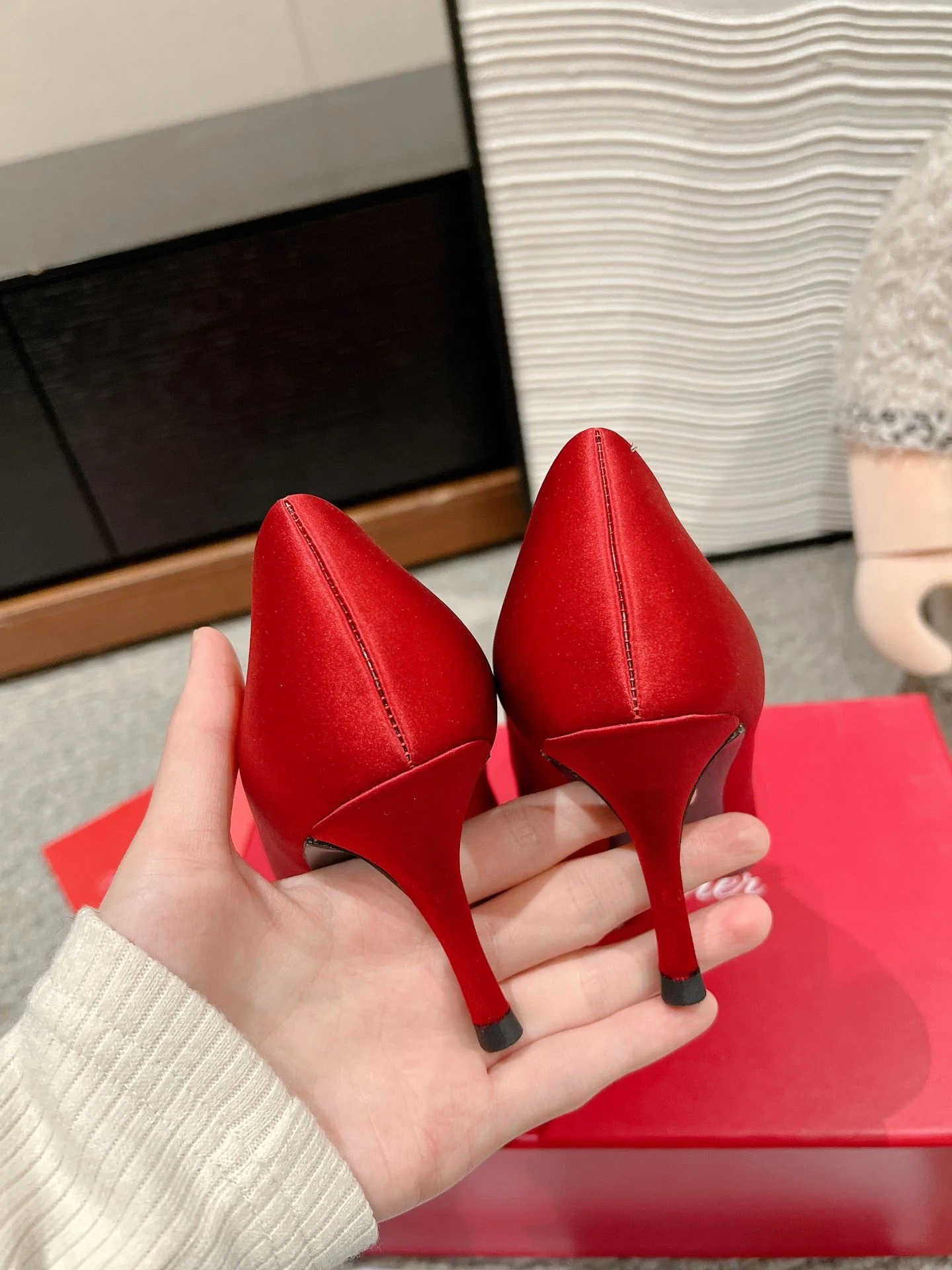 OnTrend Roger Vivier Shoes 5886
