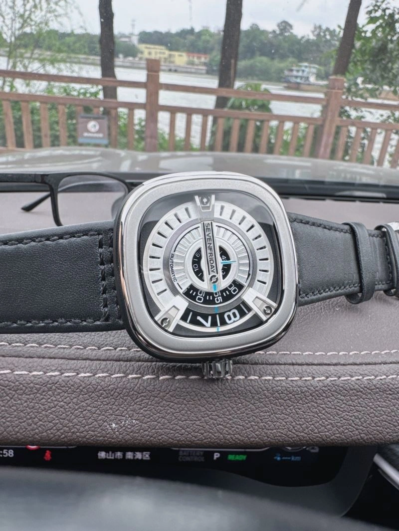 SEVENFRIDAY Watches ComfortFit 202848