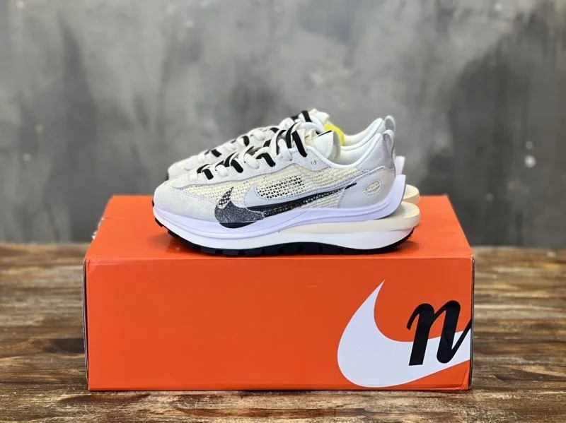 Comfortable Sacai x Nike VaporWaffle Shoes 33370