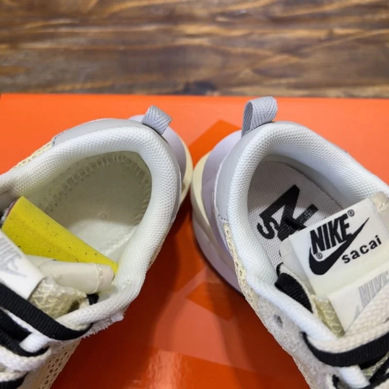 Comfortable Sacai x Nike VaporWaffle Shoes 33370