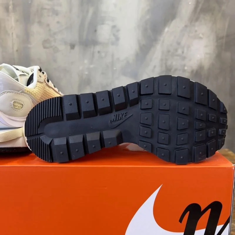 Comfortable Sacai x Nike VaporWaffle Shoes 33370