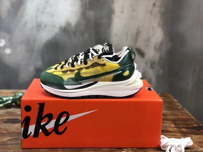 Sacai x Nike VaporWaffle Shoes UrbanStyle 33359