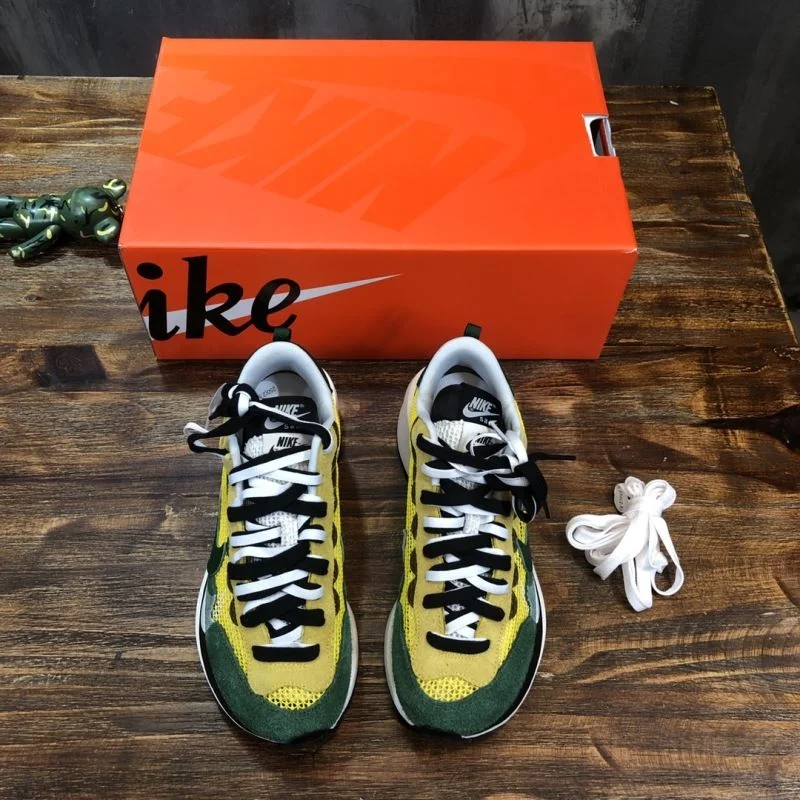 Sacai x Nike VaporWaffle Shoes UrbanStyle 33359