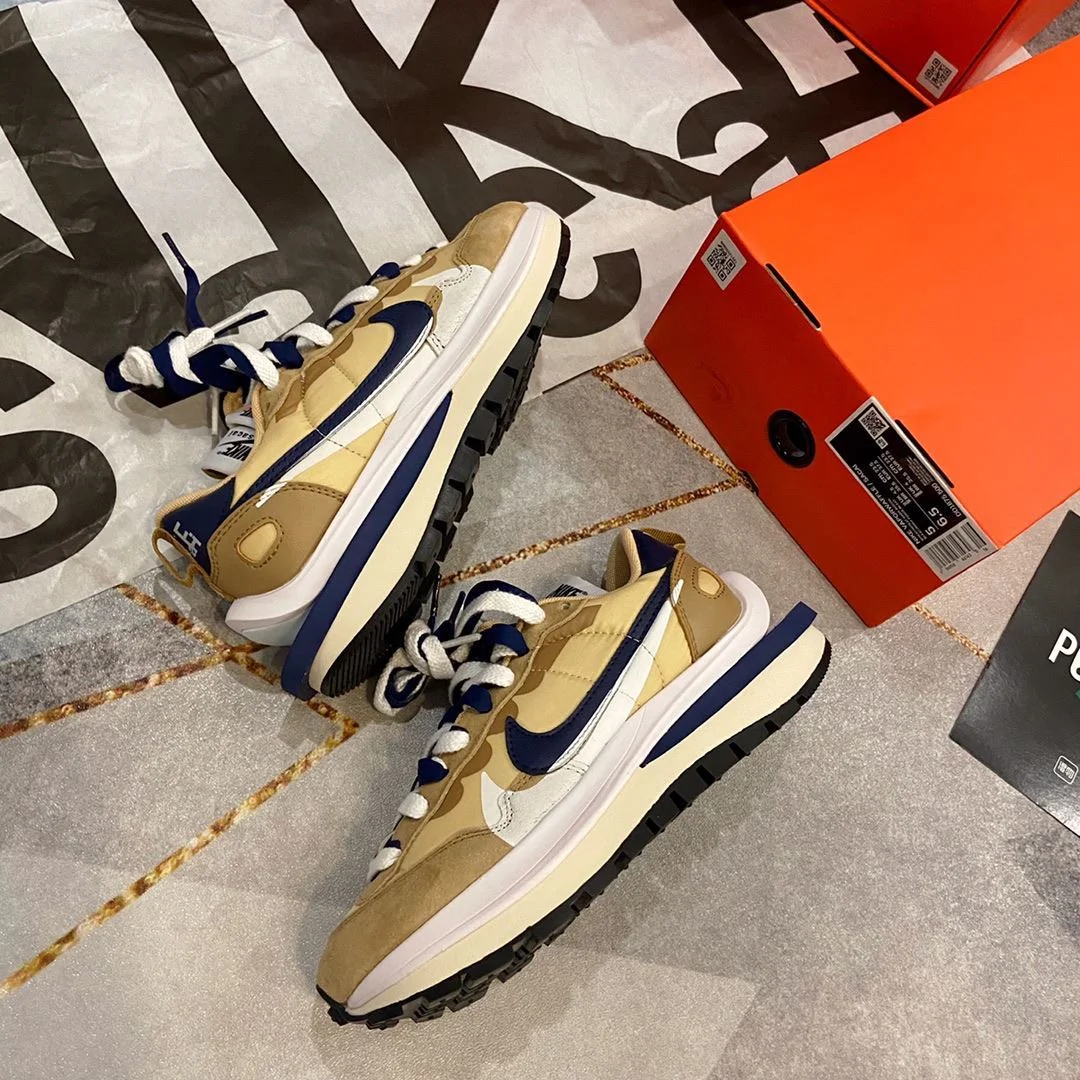 Casual Sacai x Nike VaporWaffle Shoes 33487