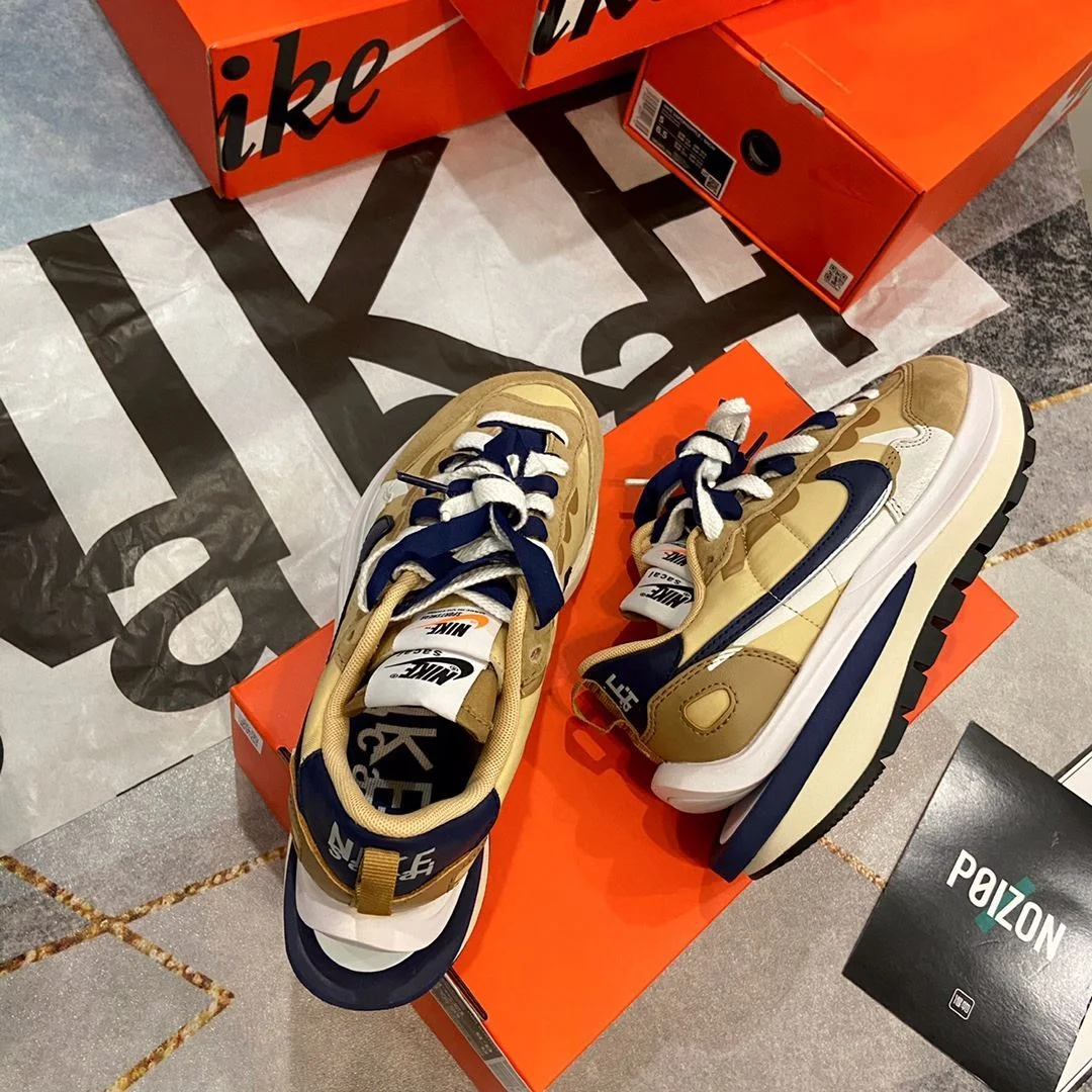 Casual Sacai x Nike VaporWaffle Shoes 33487