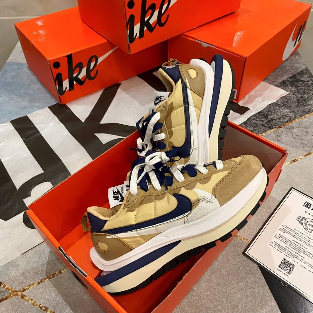 Casual Sacai x Nike VaporWaffle Shoes 33487