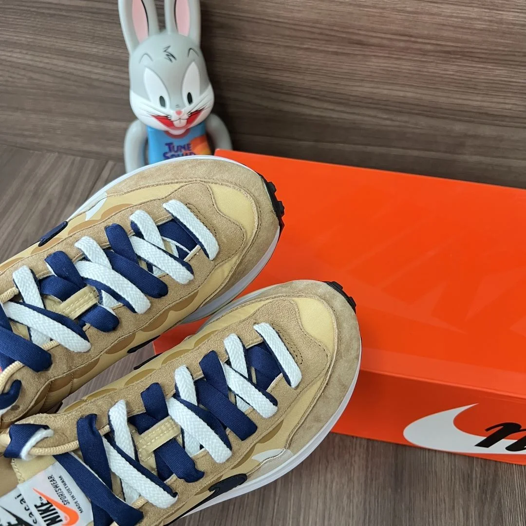 SmoothTexture Sacai x Nike VaporWaffle Shoes 33449