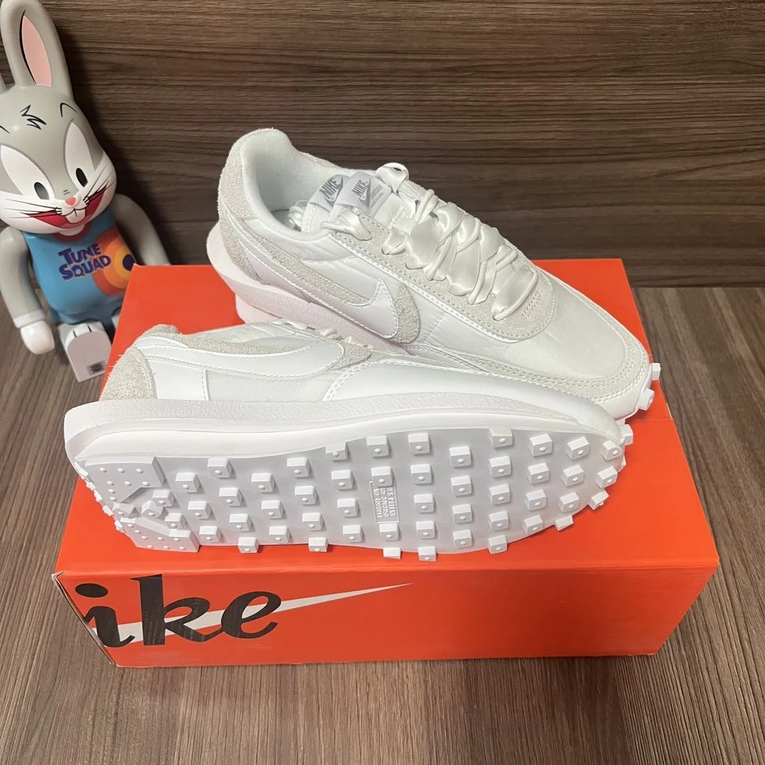 Sacai x Nike VaporWaffle Shoes Durable 33468