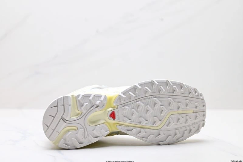 Salomon Shoes Cozy 1718