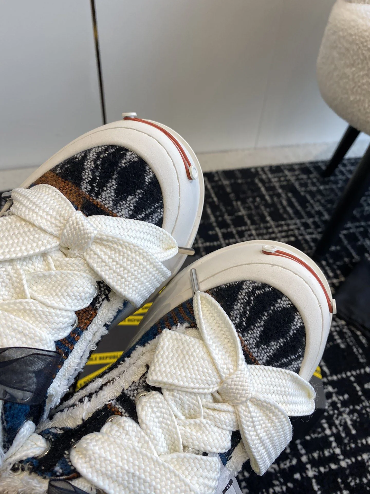 SportInspired Smilerepublic Shoes 7256