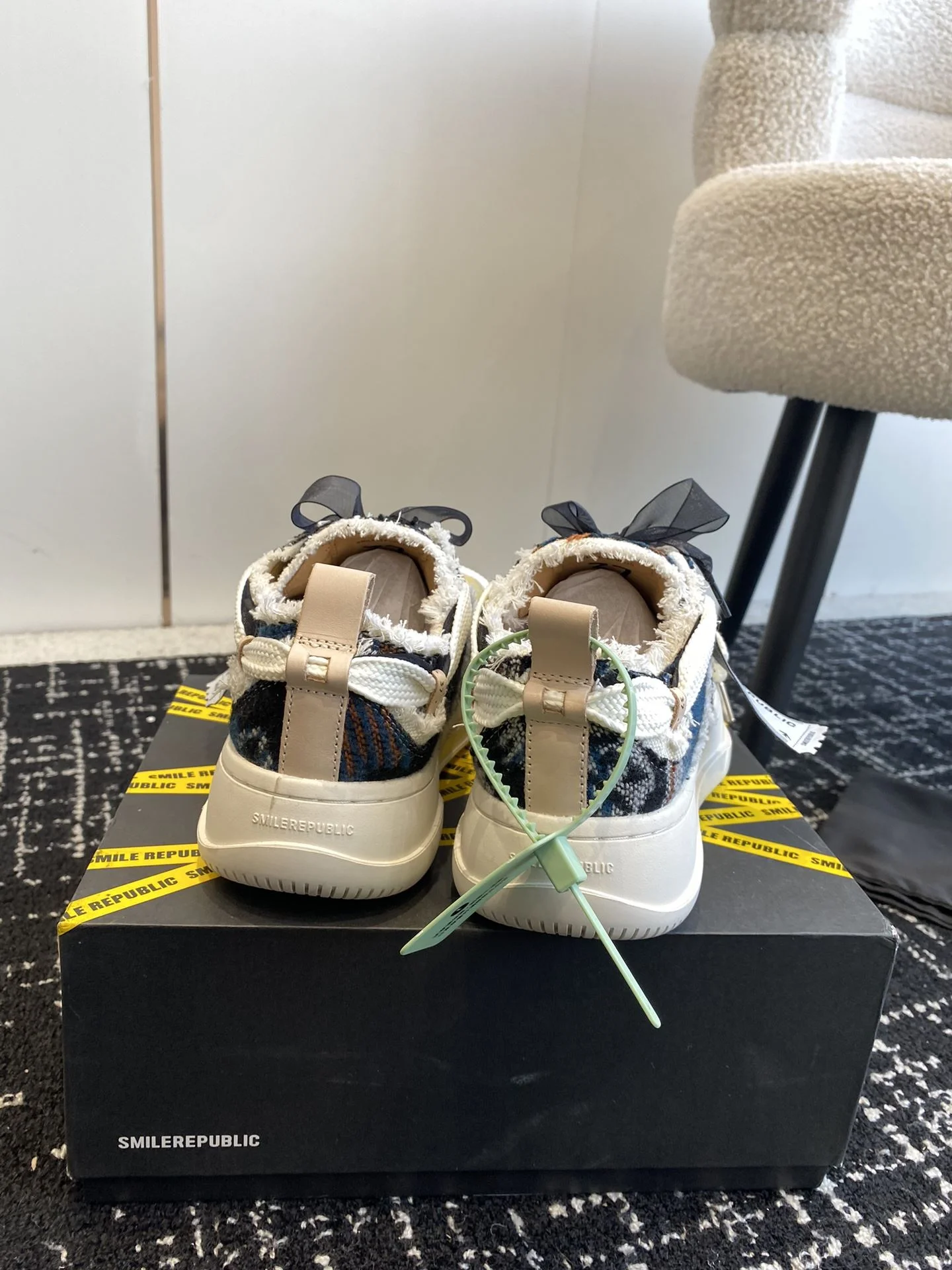 SportInspired Smilerepublic Shoes 7256