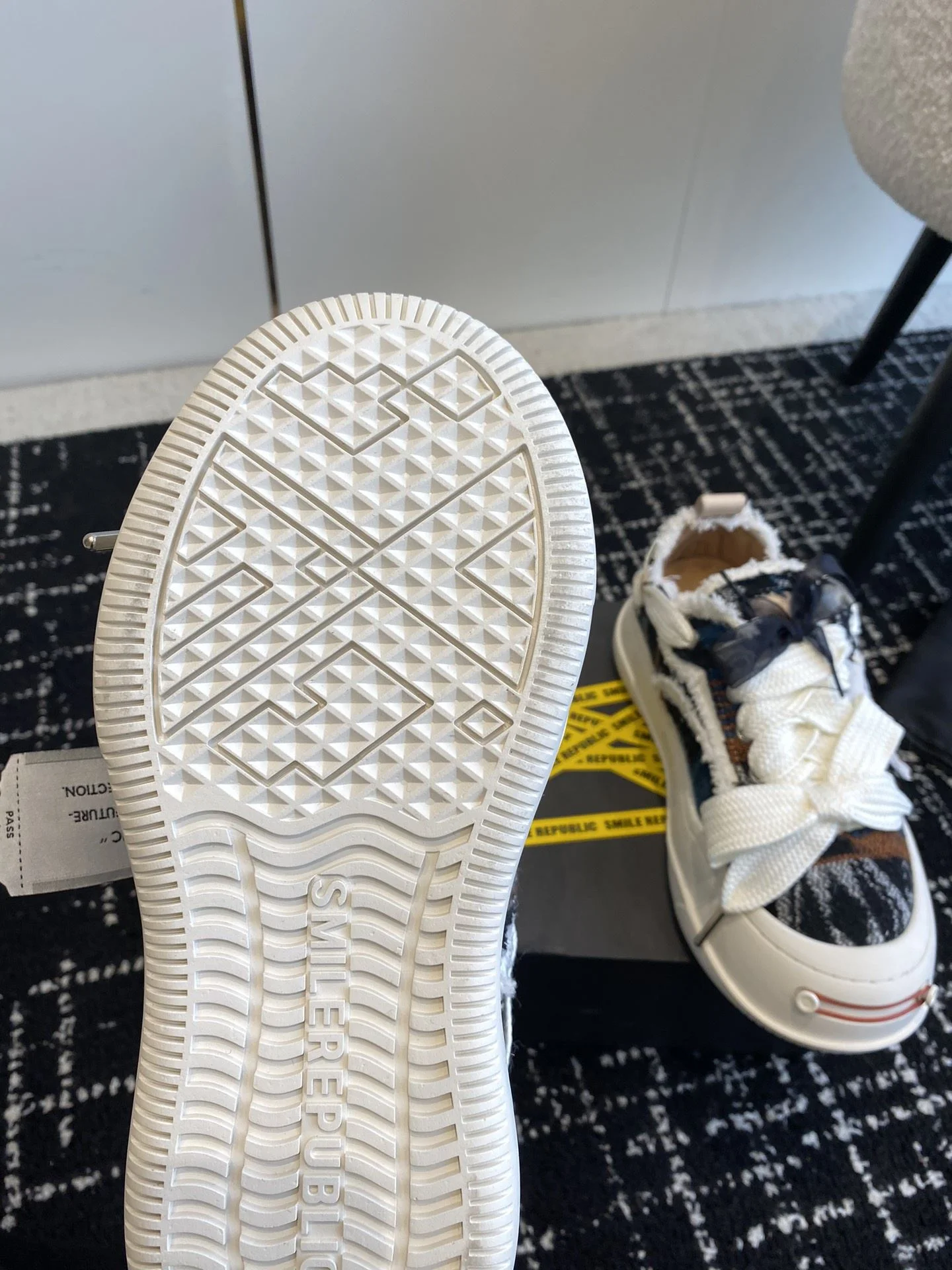 SportInspired Smilerepublic Shoes 7256