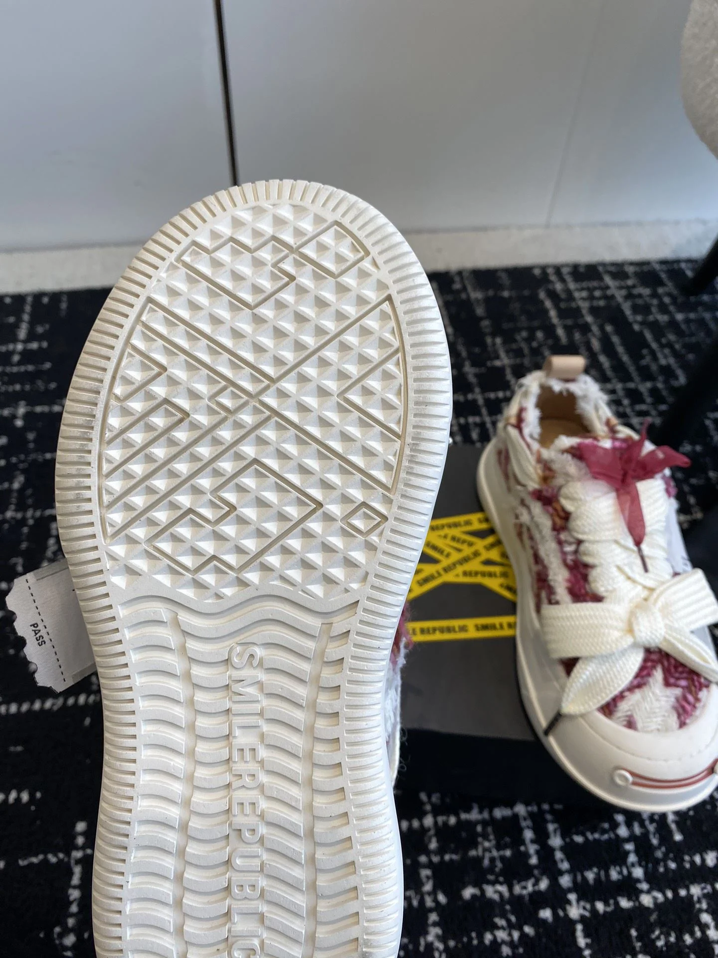 Resilient Smilerepublic Shoes 7259