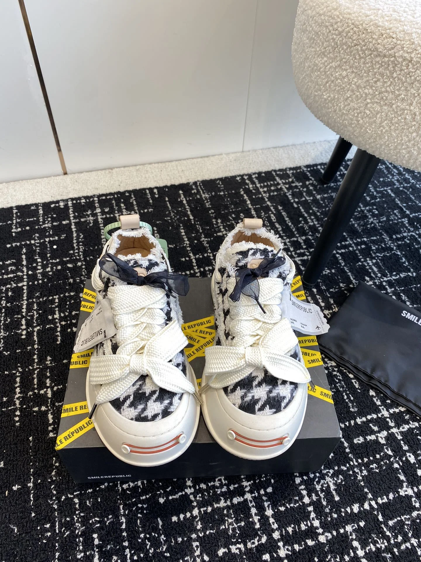 Minimalist Smilerepublic Shoes 7228