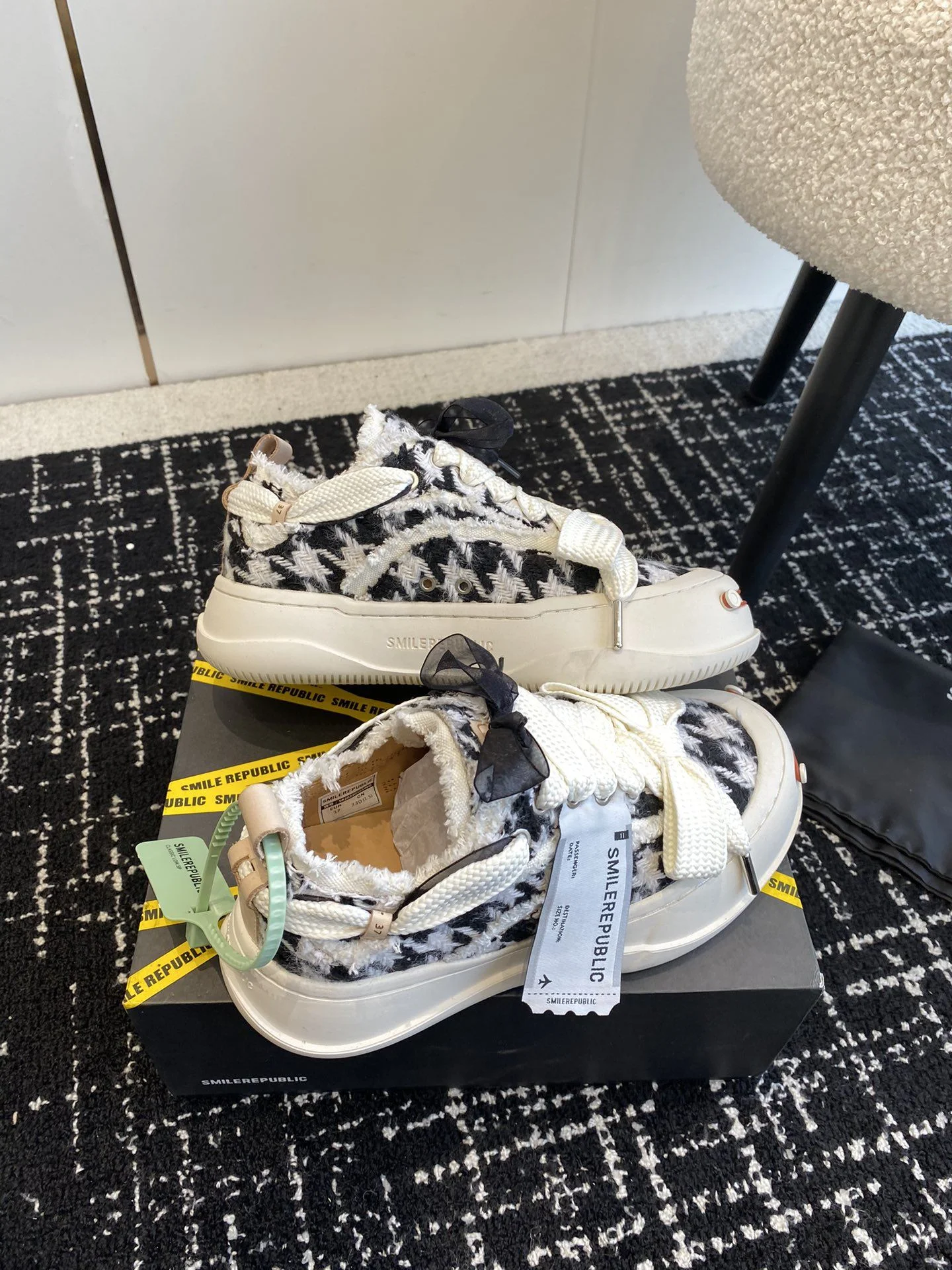 Minimalist Smilerepublic Shoes 7228