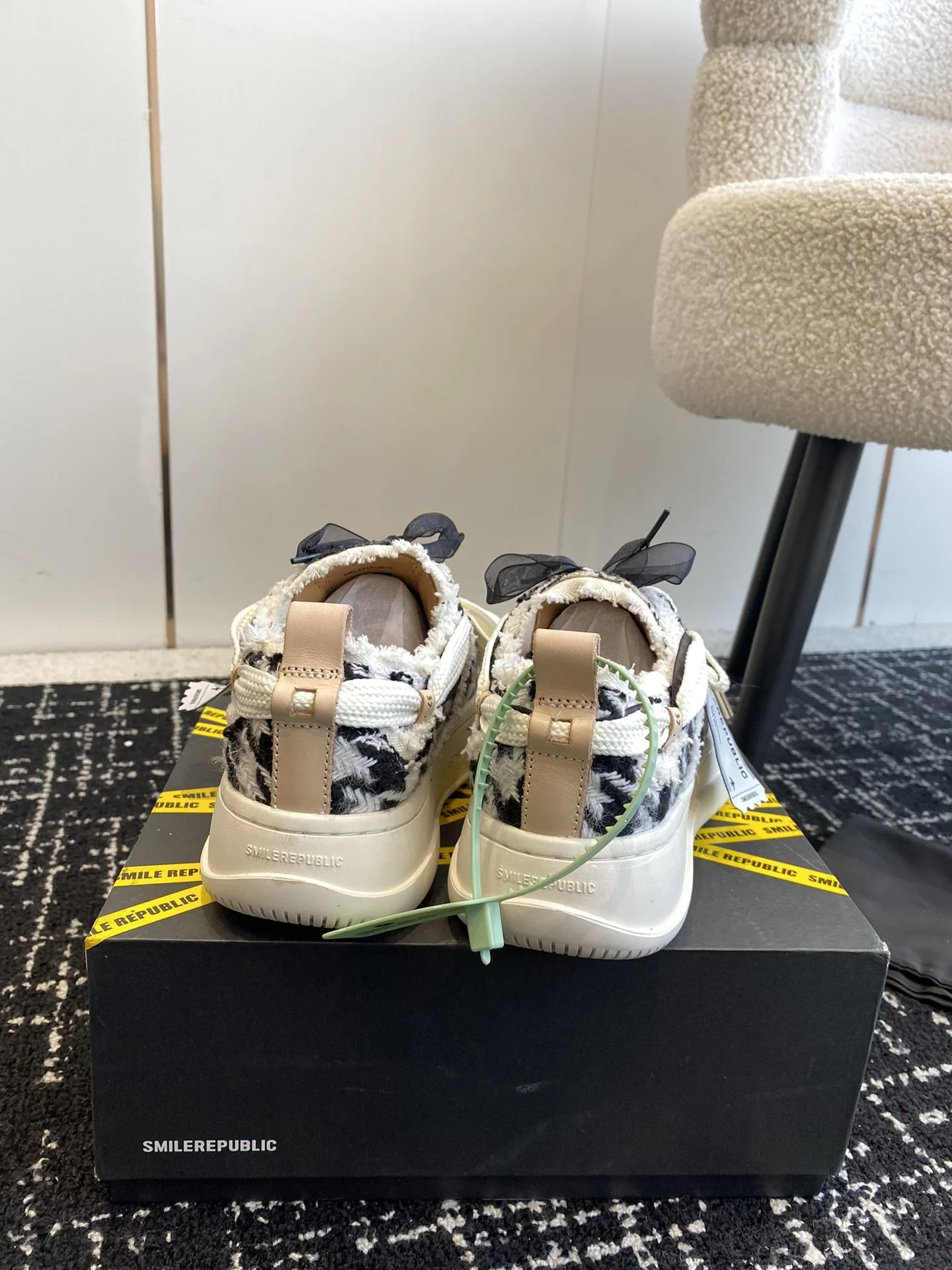 Minimalist Smilerepublic Shoes 7228
