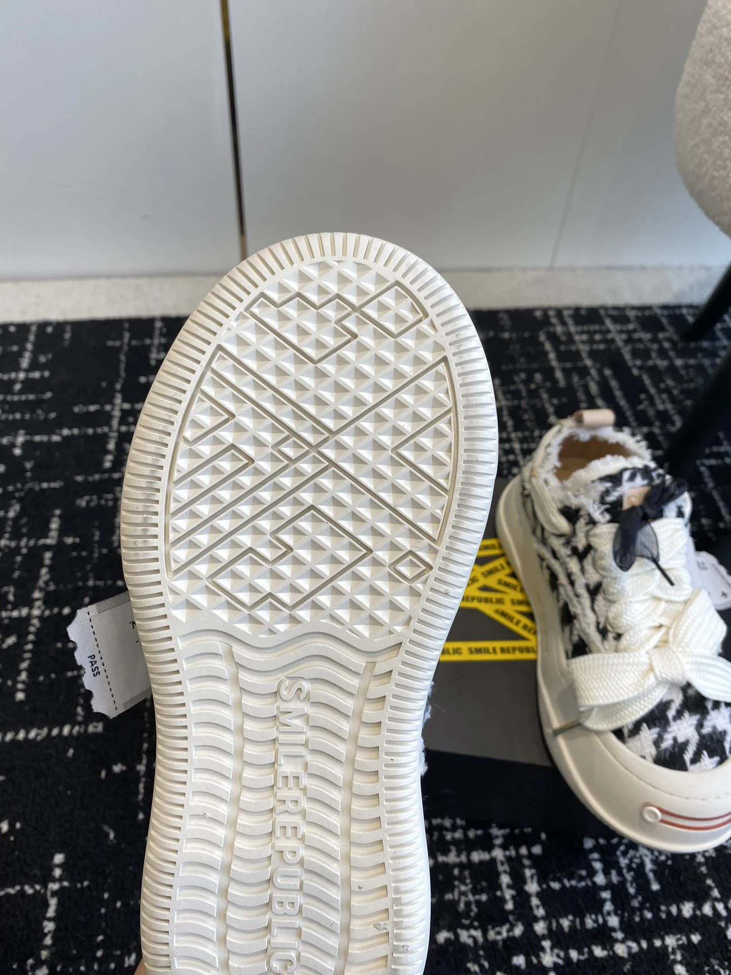 Minimalist Smilerepublic Shoes 7228