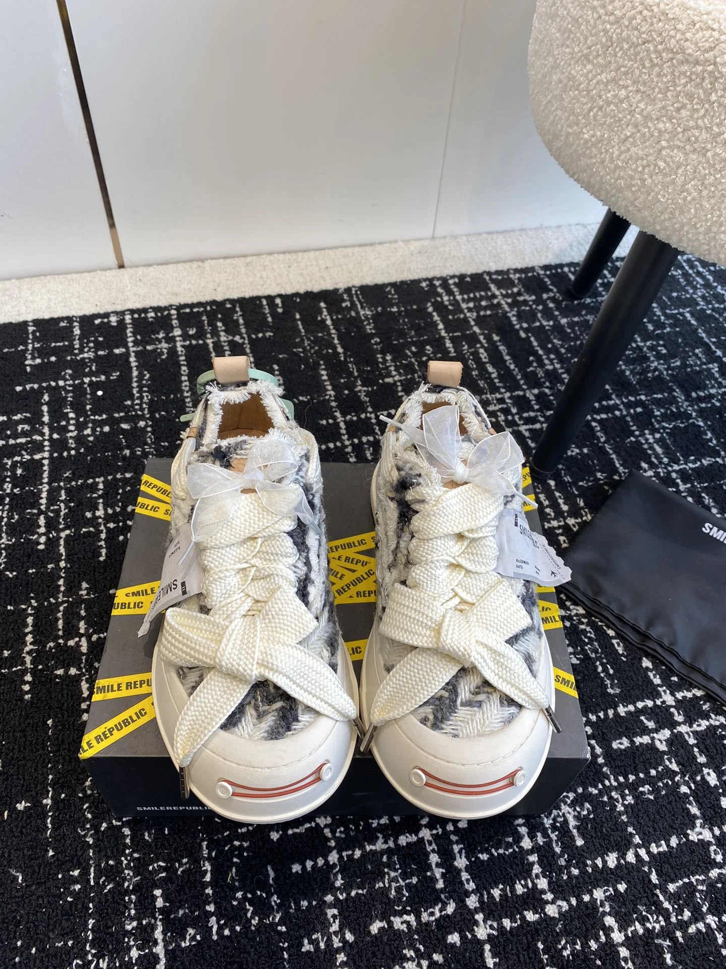 Minimalist Smilerepublic Shoes 7270