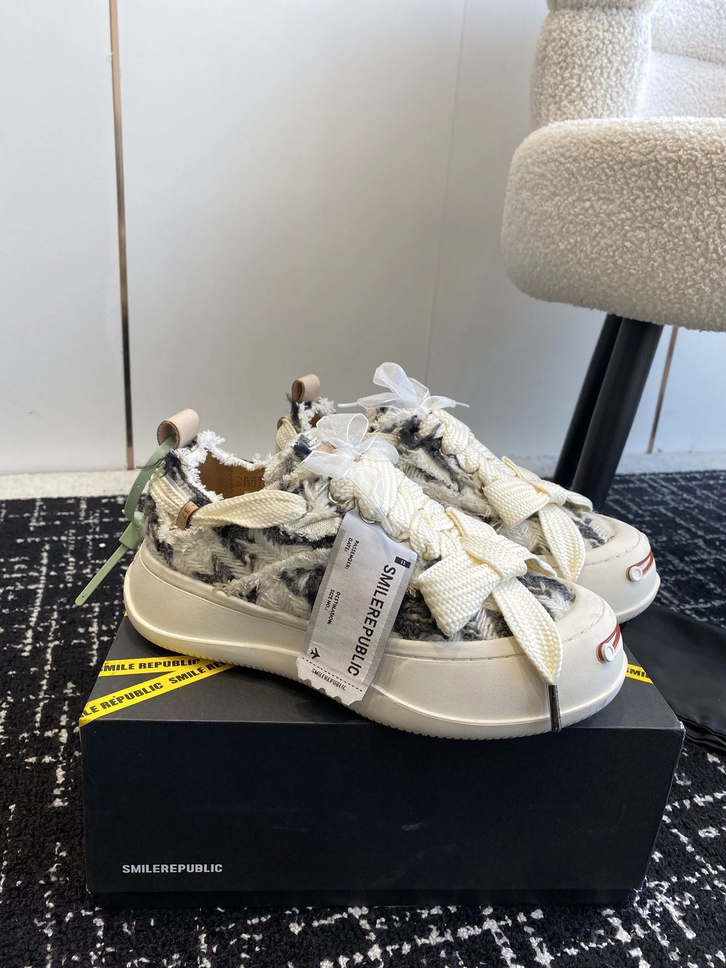 Minimalist Smilerepublic Shoes 7270