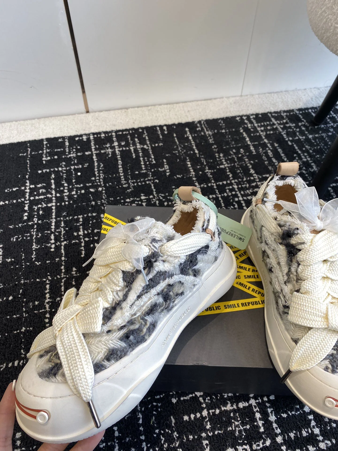 Minimalist Smilerepublic Shoes 7270
