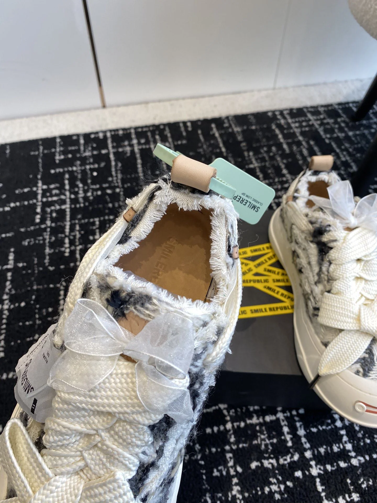 Minimalist Smilerepublic Shoes 7270