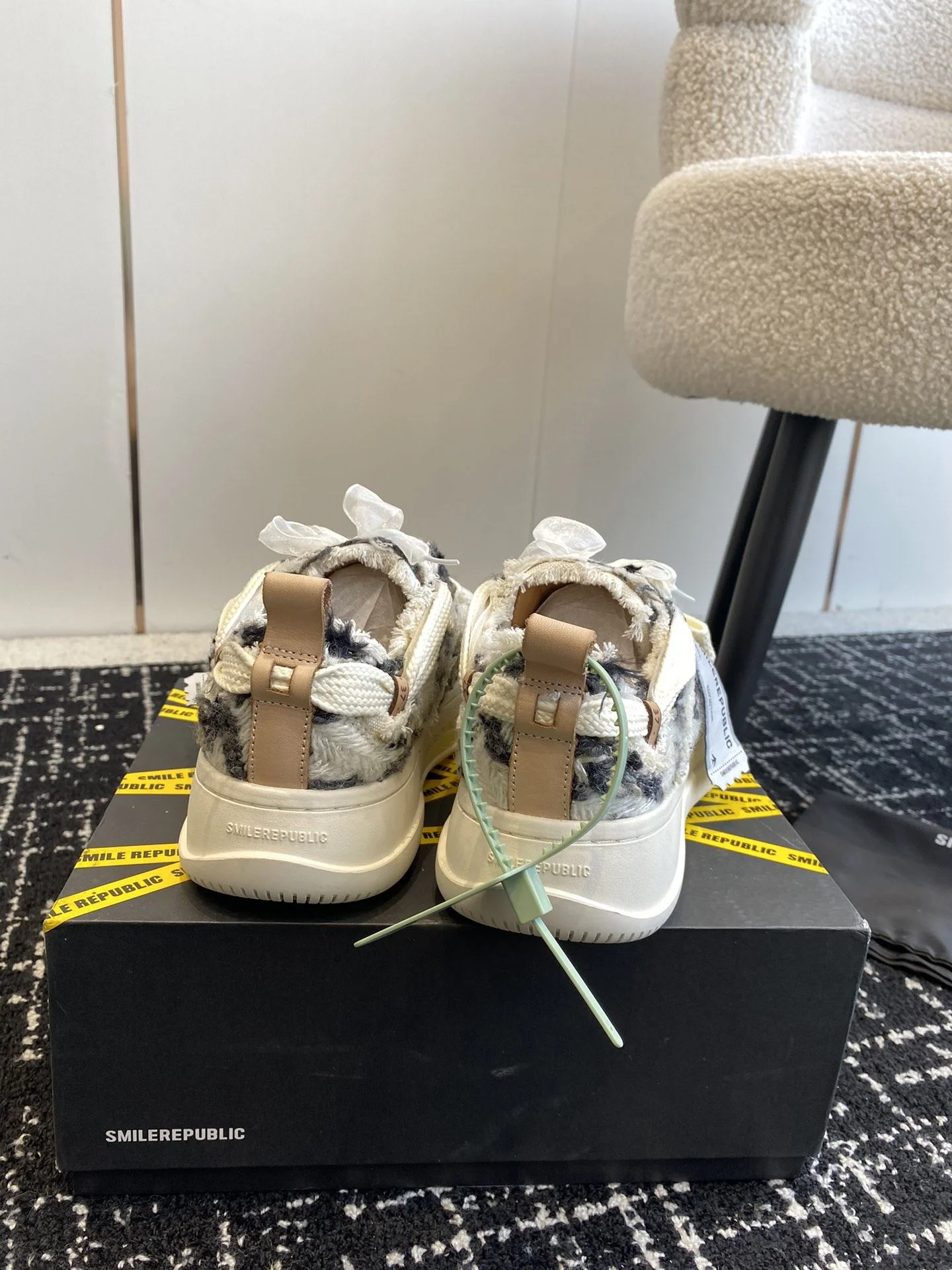 Minimalist Smilerepublic Shoes 7270