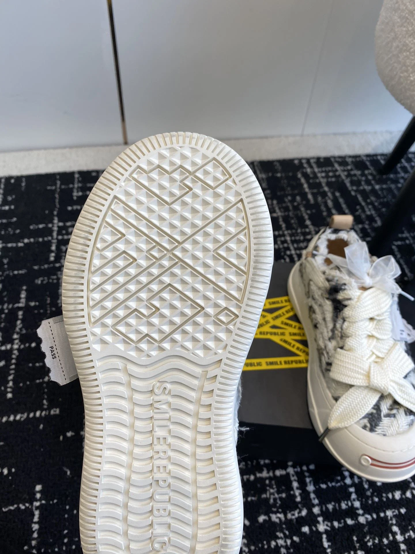 Minimalist Smilerepublic Shoes 7270