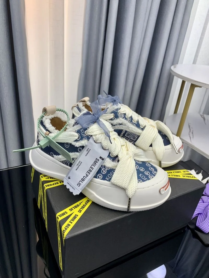 SportInspired Smilerepublic Shoes 8908