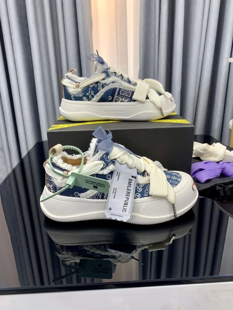 SportInspired Smilerepublic Shoes 8908