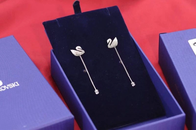 Flexible Swarovski Earrings 252210