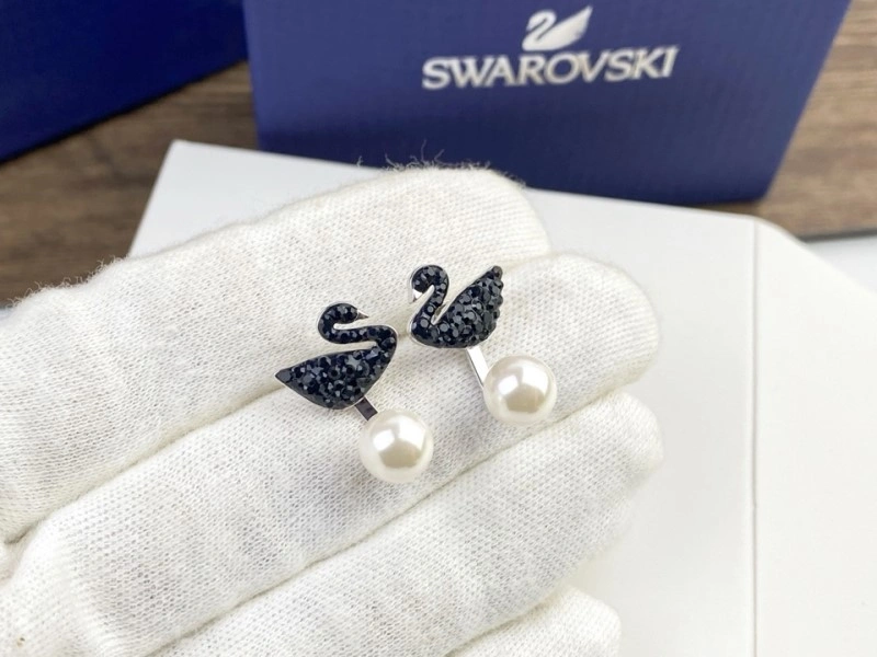 Sophisticated Swarovski Earrings 251818