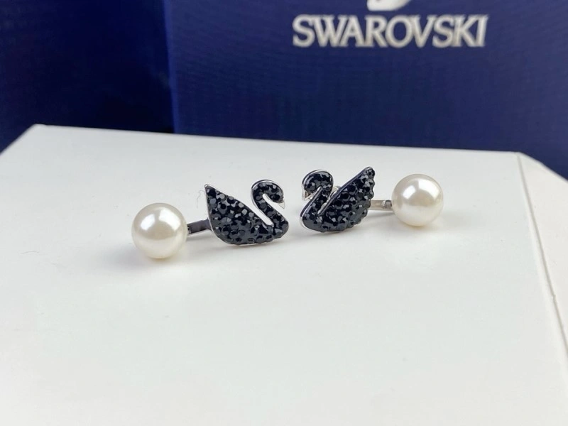Sophisticated Swarovski Earrings 251818