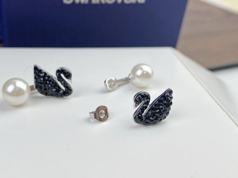 Sophisticated Swarovski Earrings 251818