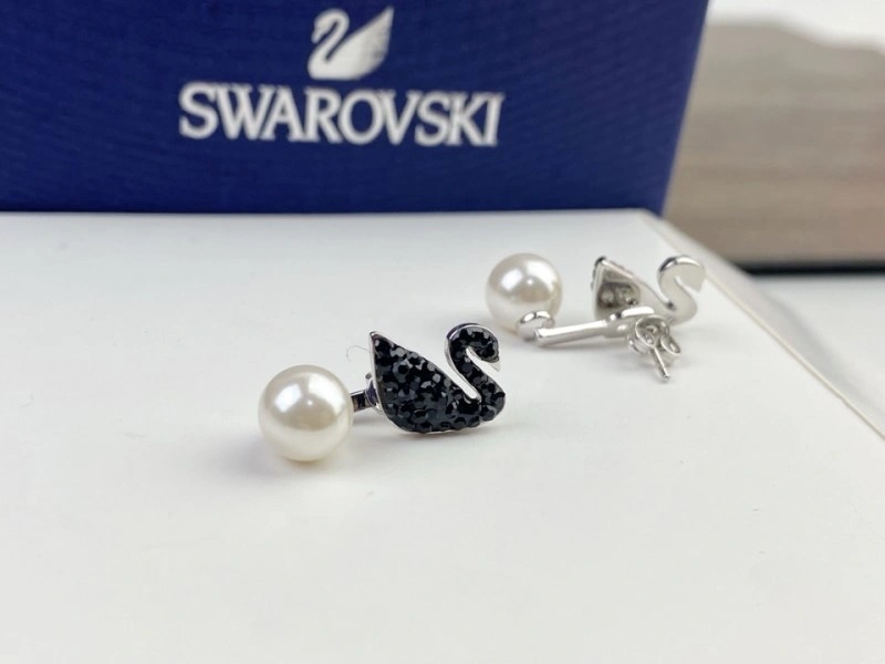 Sophisticated Swarovski Earrings 251818