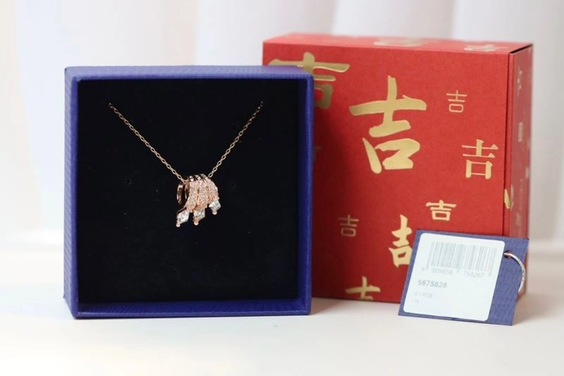 MoistureWicking Swarovski Necklaces 252249