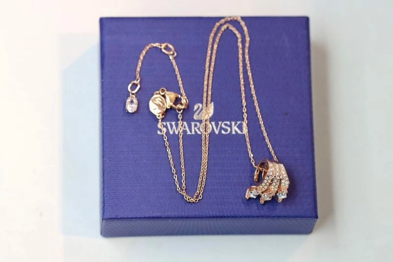 MoistureWicking Swarovski Necklaces 252249