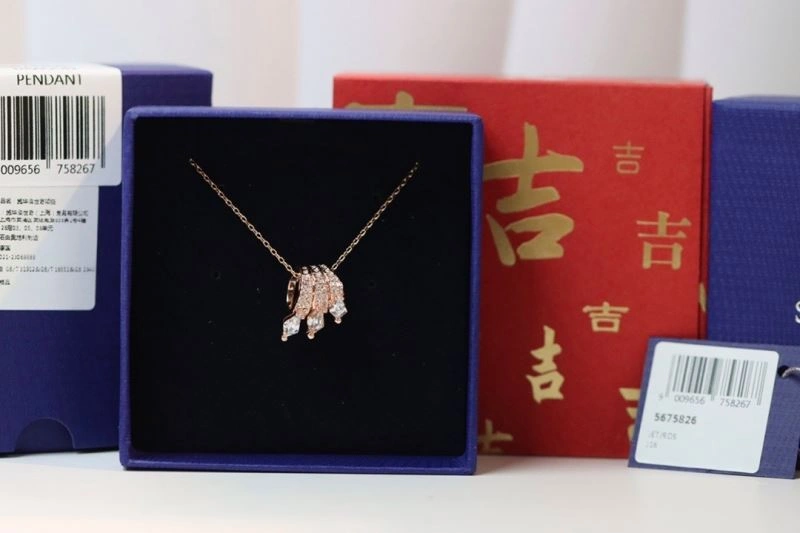 MoistureWicking Swarovski Necklaces 252249