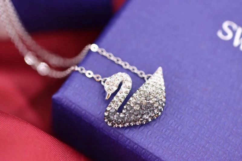 Minimalist Swarovski Necklaces 252221