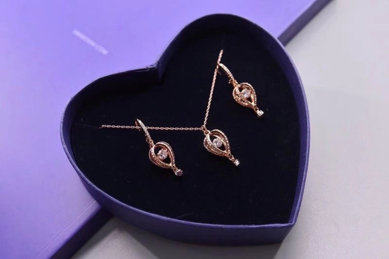 Stylish Swarovski Necklaces 252108