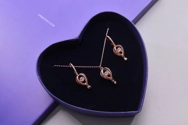 Stylish Swarovski Necklaces 252108