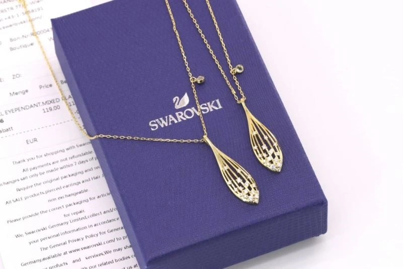 Stylish Swarovski Necklaces 252079