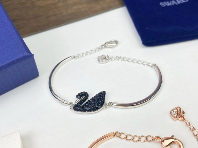SportInspired Swarovski Necklaces 251941