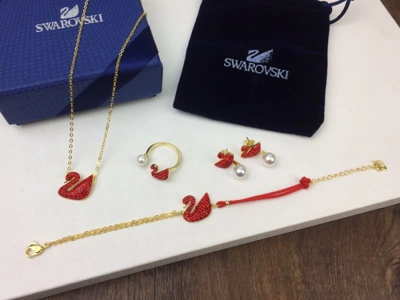 Sleek Swarovski Necklaces 251945