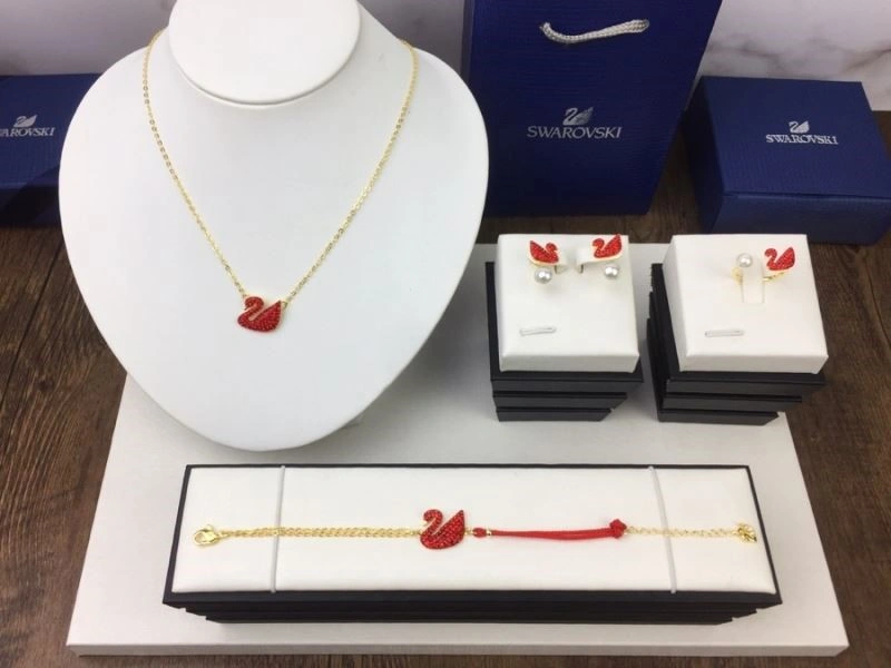 Sleek Swarovski Necklaces 251945