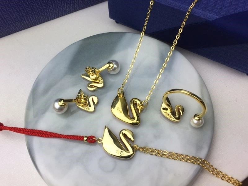 Sleek Swarovski Necklaces 251945