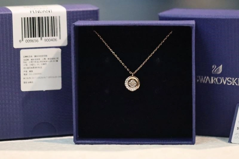 Minimalist Swarovski Necklaces 251871
